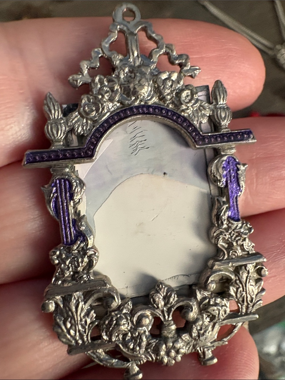 Various items - Picture 4 of 16
